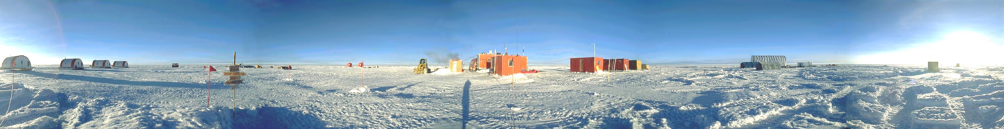 [PanoDCcenter.jpg]
Panorama à 360° de Dôme C pris depuis le centre de la base.