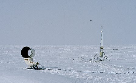 [AssemblingSodar.jpg]
Installation of the Meteoflux system and one of the sodar antennas.