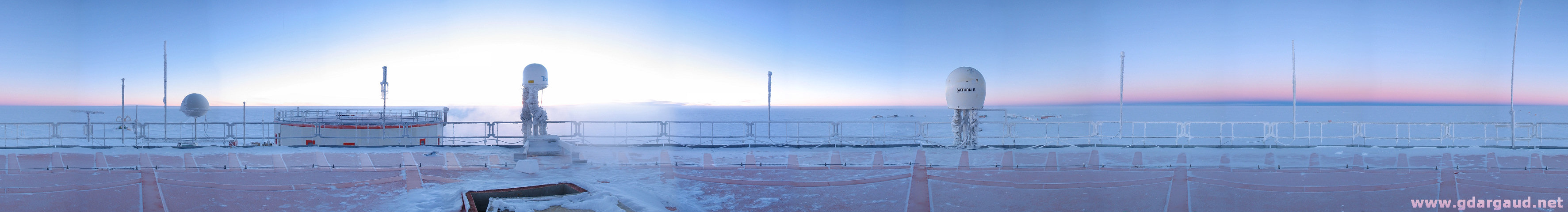 [20050505_AfterSunPano.jpg]
Panorama taken from the roof of the noisy building of Concordia at 12:00, the day after the sun disappeared for good, on April 5th.