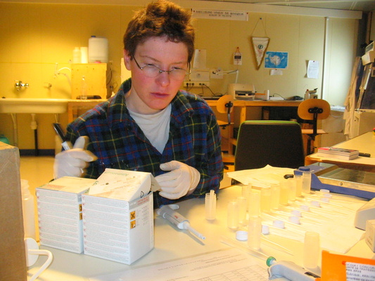 [20050930_015_WaterAnalysis.jpg]
Claire performing her regular tests on the water to ensure its quality.