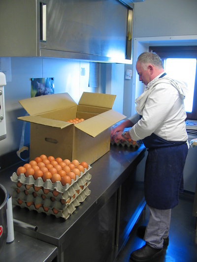 [20051019_019_EggSort.jpg]
Jean-Louis sorting out the remaining eggs to eliminate the rotten ones.