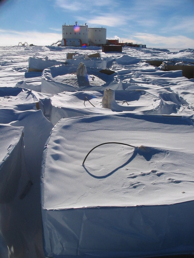 [20051029_028_PeeBoxes.jpg]
The 'mud' boxes, stored a few hundred meters from Concordia before being hauled back to DdU by the Traverse next month.