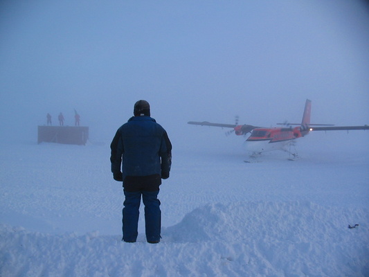 [20051105_066_Arrival.jpg]
Jean somewhat guiding the airplane to the parking area between a container and the raised snow platform of Concordia.