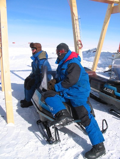 [20051106_018_Waiting.jpg]
Michel and Christophe waiting on a snowmachine. The plane is half an hour late.