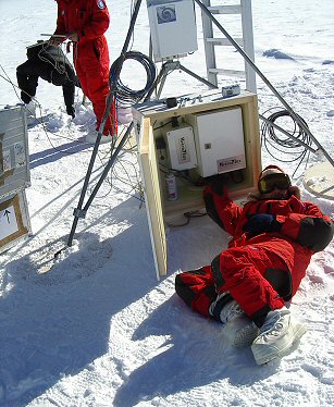 [MeteofluxSetup3.jpg]
Setting up the meteoflux and CR10 box.