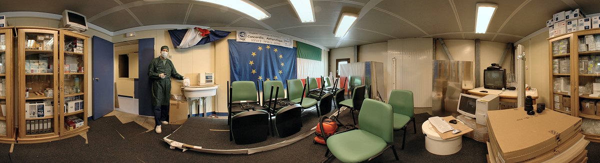 [PanoVideo.jpg]
Roberto performing a Mistacoba air sampling with an electrical pump in a messy videoconferencing room, on the 3rd floor of the quiet building. Hmmm, looks like he didn't appreciate the french flag !