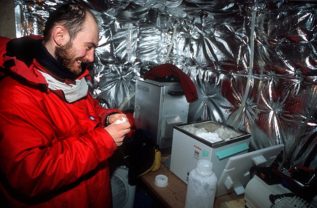 [EmanueleAluShelter.jpg]
Emanuele after putting the just collected snow into the ultrasonic bath where it will melt.