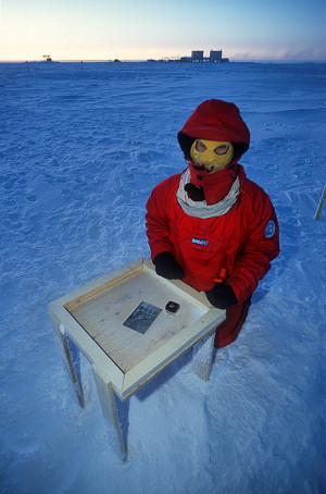 [EmanueleCheckingCrystals2.jpg]
Besides all the chemical analyzes, Emanuele is also tasked with visual inspection of freshly deposited snow crystals. Twice a day with a lens he takes a look at the multitudes of shapes and tries to figure out a shape and size distribution: how much ice/snow, size of the crystals, their shape, what proportion of each... See below for some sample pictures.