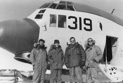 [319crew.jpg]
Pilot and crew before initial test flight of 319, post-repairs.