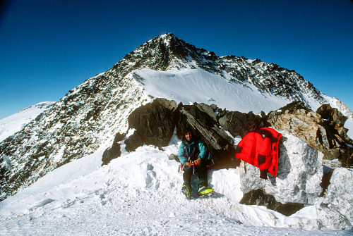 [Pass_NorthSummit.jpg]
Back down at the pass, with the north summit of Denali in the background.