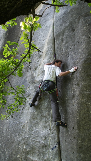 [20100523_183016_Annot_VireMed.jpg]
Loic doing his best not to use the crack, with success.