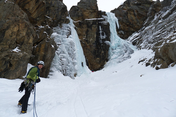 [20120102_121108_Patri.jpg]
Upper part of Patri: choice between a wide grade 4 that finishes in a narrow gully, or a steep grade 5. We start on the 5 where I get hosed down to my underwear by passing underneath a heavy water flow. That's ice climbing for you.