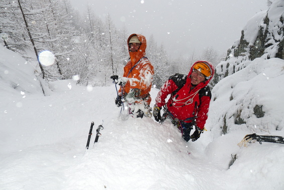 [20120105_122012_Valtournenche.jpg]
Constant avalanches dump snow on the audacious belayers. Simply wiping the snow off the ice so you can plant the pick turns into 2 cubic meters of snow on the heads of the belayers.