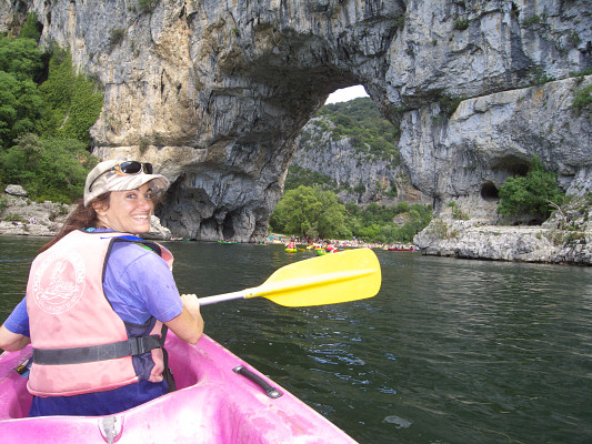 [20080511_134241_PontDArcCanoe.jpg]
Arrival under the famous arch of Vallon Pont d'Arc.