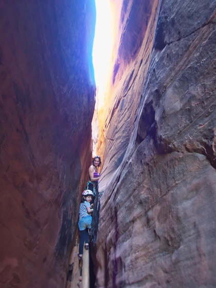 [20190426_132847_LambsKnoll.jpg]
Slot canyons in Lams Knoll.