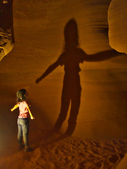 [20190428_133516_AntelopeCanyon.jpg]
Tiny cave troll.