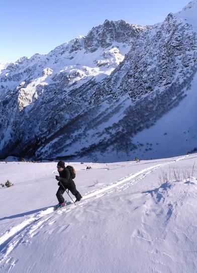 [20070128-OriondeSlopeVPano_.jpg]
Jenny in the powder snow towards Orionde.