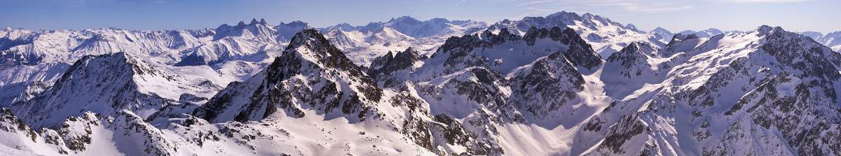 [20080210_134739_ArguilleCouloirPano_.jpg]
A view on the northern Belledonne range: Petite Valloire, Pointes de la Porte Eglise, Comberousse, Puy Gris, Grande Valloire...