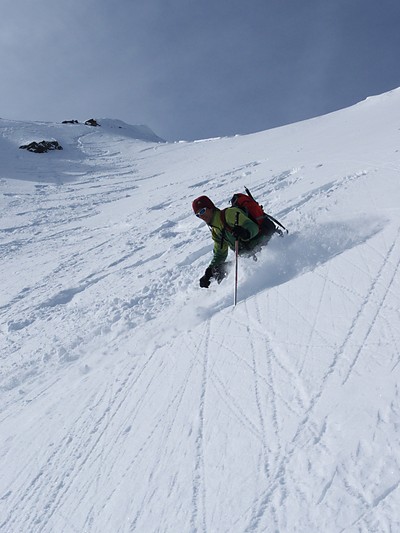 [20100406_111343_PtEglise.jpg]
Incredible powder in the couloir.