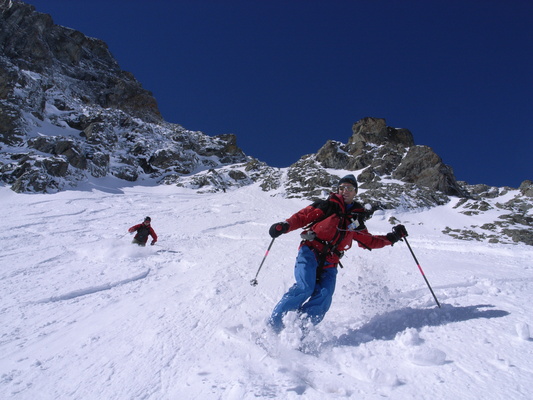 [20060406_0011056_SteepSki.jpg]
Steep couloir skiing at La Grave.