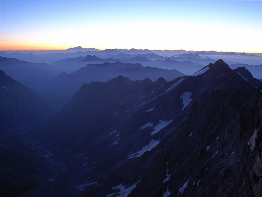 [20060711-05-HorizonOverlay.jpg]
Another image of the Ecrins National Park taken some time after dawn. The high difference between sky and ground required two exposures, an alignment, HDR merge and final high pass filter.