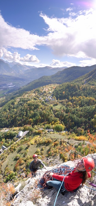 [20061014-PonteilTopVPano_.jpg]
The Ponteil is one of those unassuming and little known cliffs only known by local climbers but its sheltered position makes it an almost year-round target. I've been climbing there irregularly for almost two decades and still haven't outclimbed it. Topping out in autumn it was particularly lovely, bearing in mind that we would move out of the area a few weeks later.