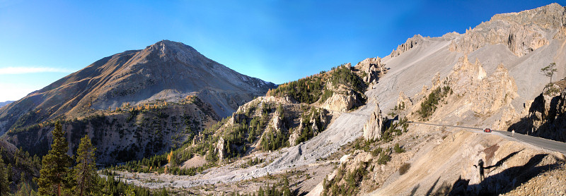 [20061030-IzoardPano.jpg]
View of the south side of the Izoard pass, the other side in respect with Briançon. This pass is one of the favorites of the Tour de France.