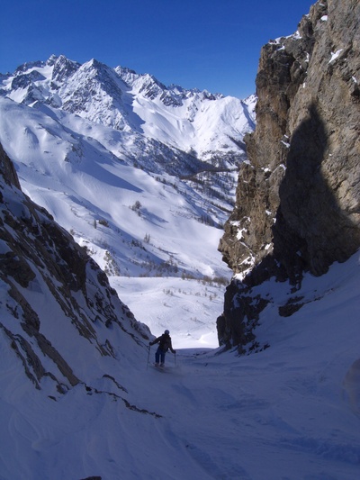 [20080313_140745_CouloirCorneille.jpg]
The Corneille couloir right in the middle of the ski domain of Briançon/Serre Chevalier.