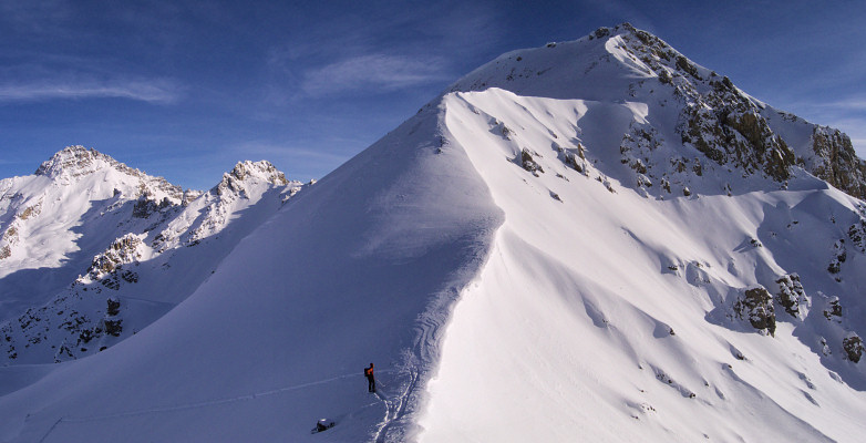 [20090110_141854_CoteBellePano_.jpg]
Ago at the ridge of Cote Belle.