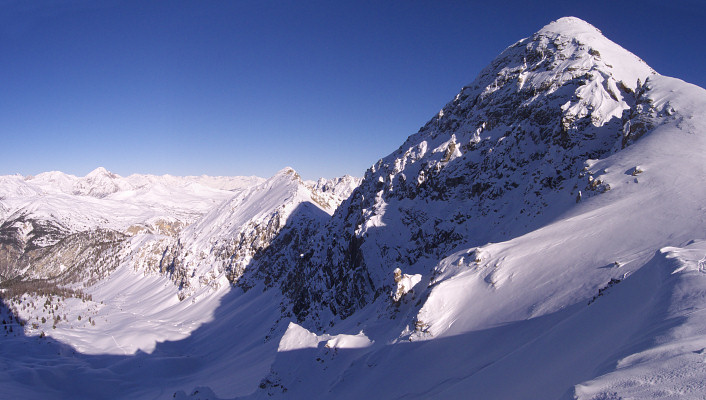 [20090111_133407_ColPeyguPano_.jpg]
The Grand Peygu seen from the Peygus pass.