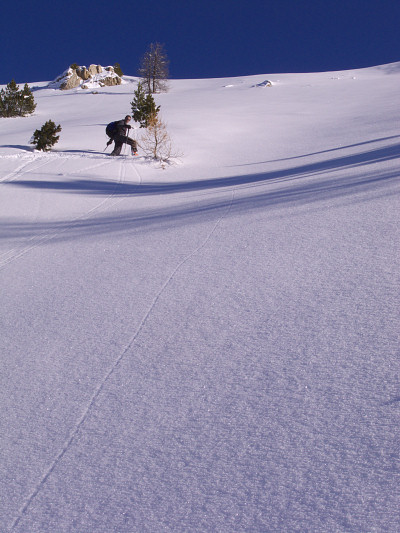 [20090111_141327_ColPeygu.jpg]
Vincent tracing back up in 40cm of fresh snow, just before triggering a small slide.