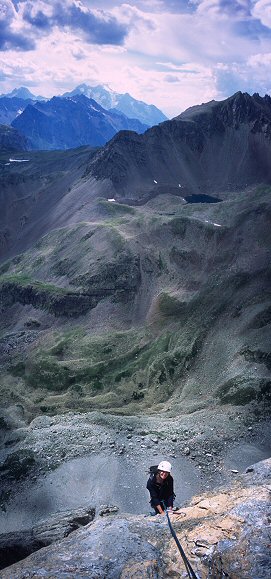 [Cyrielle_VPano.jpg]
Vertical Panorama, Les Dents de Cyrielle, ED, 3ème tour de Queyrellin, Cerces.