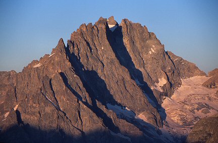 [LesBans.jpg]
La Grande Ruine (3765m) seen from Roc Noir de Combeynot in the morning.