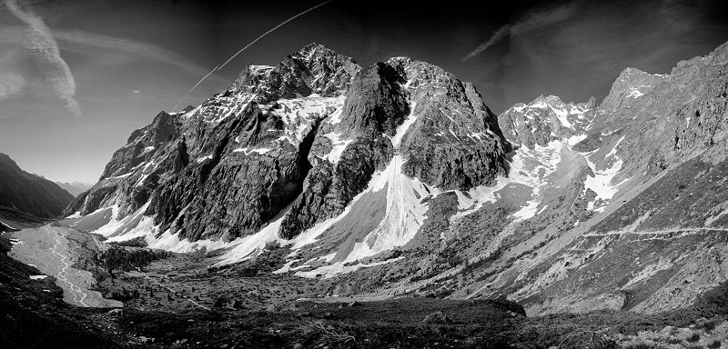 [Pelvoux_Pano.jpg]
Panorama of the Pelvoux, with Le Pré de Mme Carle in the lower left. Massif des Ecrins.