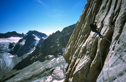 [SialouzeRappel.jpg]
Rappelling off Sialouze, with Sélé glacier in the back, Massif des Ecrins.