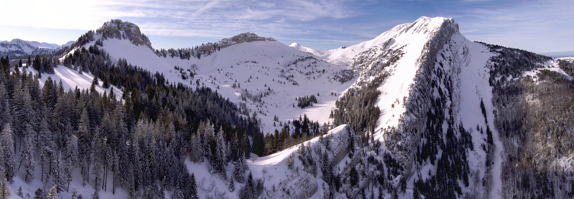 [20090312_090128_GrandeSurePano_.jpg]
Panorama of the Grande Sure from Charmille. From left to right: Petite Vache, Grande Vache, Sure pass, Grande Sure and Cul de Lampe down below.