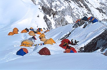 [Camp1.jpg]
The tents of Camp 1, sheltered behind the rock ridge. In the background you can see the trail leading to Camp 2.