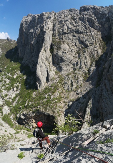 [20100415_145028_PaklenicaVPano_.jpg]
General view of Anika Kuk from the top of Debeli Kuk.