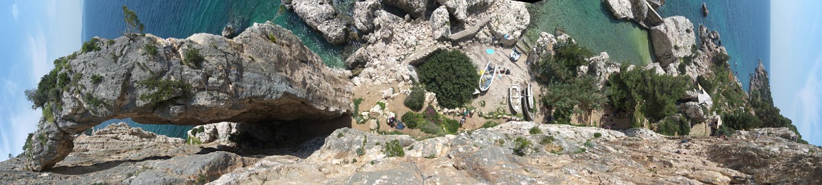 [20100422_133850_TowerPano_.jpg]
Crazy perspective showing the tower, the harbor and the arrival side of the cliff.