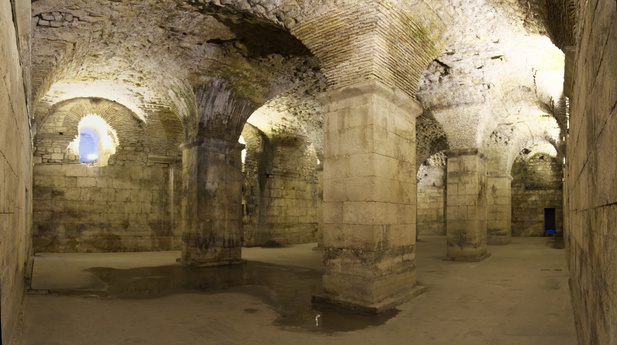 [20100423_173806_DiocletianCavesPano_.jpg]
The cellars to Diocletian's palace, well worth a visit.