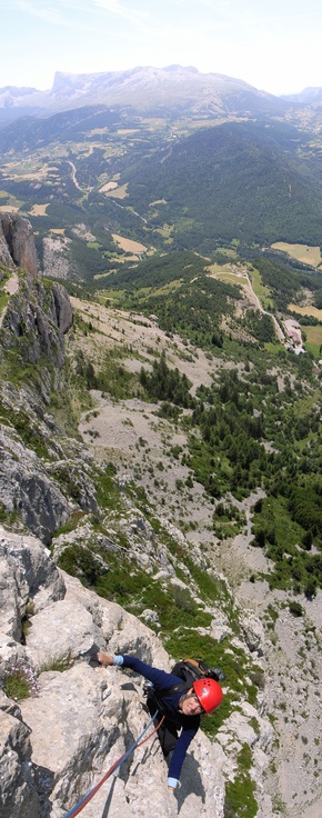 [20070701-GiconsTopVPano_.jpg]
The upper part of the route is a bit contrived to avoid easier terrain but still has some interesting sections.