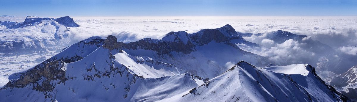 [20080217_130241_FromGdFerrandPano_.jpg]
View from the summit of Grand Ferrand: the Agniere valley, the Bure Peak, Rocher Rond, Charnier Pass, Tete de Vachere (background), Tete de Vallon Pierra, and the Jarjatte valley.