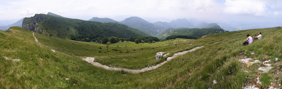 [20070610-133516_LaPellePano_.jpg]
Summit of the Trois Becs, looking the opposite way from the cliff into a strange geologic circle.