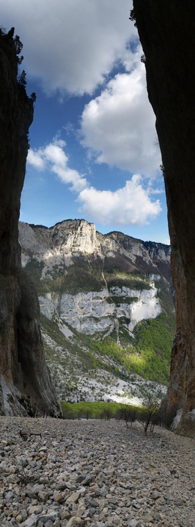 [20110411_162335_ArchianeDescentVPano_.jpg]
Vertical panorama of the great gully.