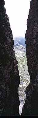 [Crack.jpg]
Rappelling down the huge chimneys between the different summits.