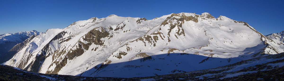 [20080215_165602_FromClottousPano_.jpg]
The whole tour visible from the last summit, the Clottous.