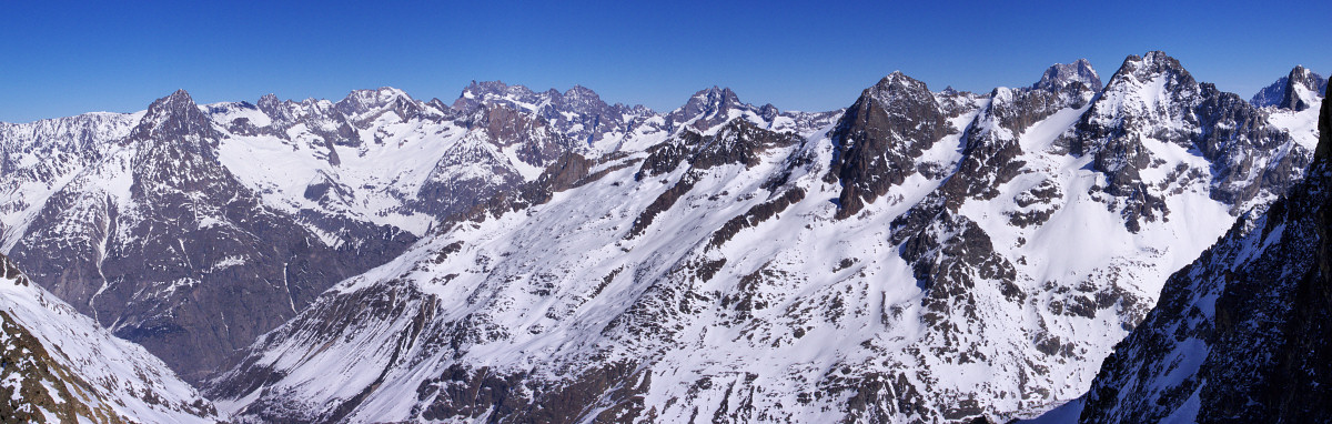 [20080308_130220_PlanLaveyPano_.jpg]
Fetoules et Etret on the right.