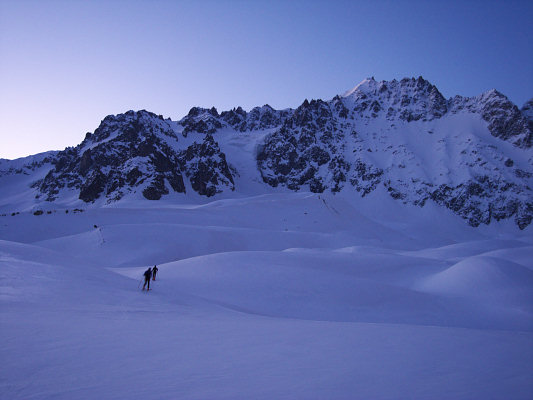 [20090414_063036_ArsineGlacier.jpg]
Early morning start on the Arsine glacier towards the Agneaux. The classic Piaget couloir looks to be in awesome conditions, but we'll go up  the left side (not visible between the rocks) and down the other side.