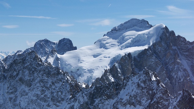 [20110326_131658_Ecrins.jpg]
Zoom on the 'Barre des Ecrins', highest summit of the southern Alps.