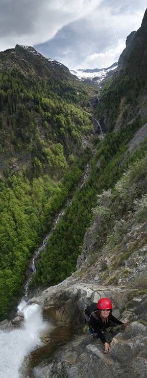 [20110507_163319_CascadeVillard_VPano_.jpg]
View up the Rochail valley.